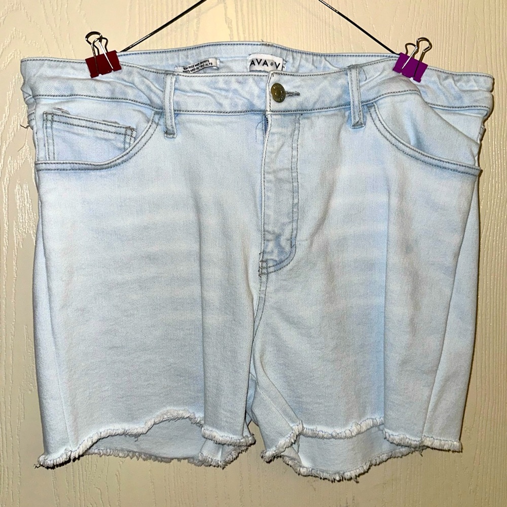 Women’s Ava & Viv light denim short